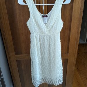 Elegant White Sleeveless Dress